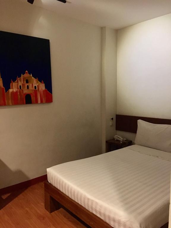 Ilocos Rosewell Hotel Room photo