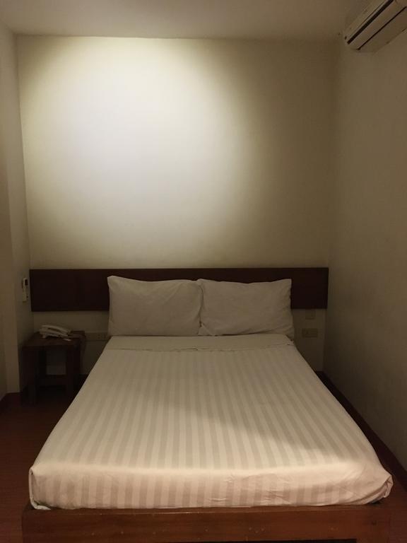 Ilocos Rosewell Hotel Room photo